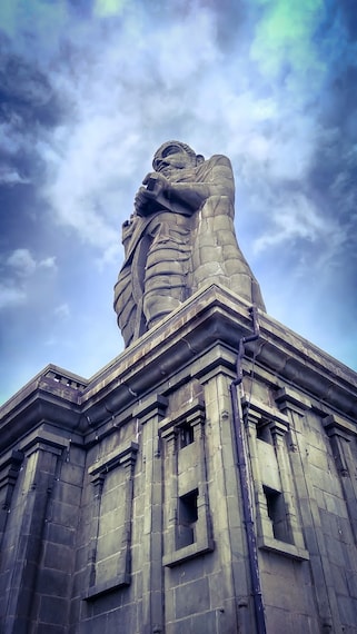 Thiruvalluvar Statue-4_